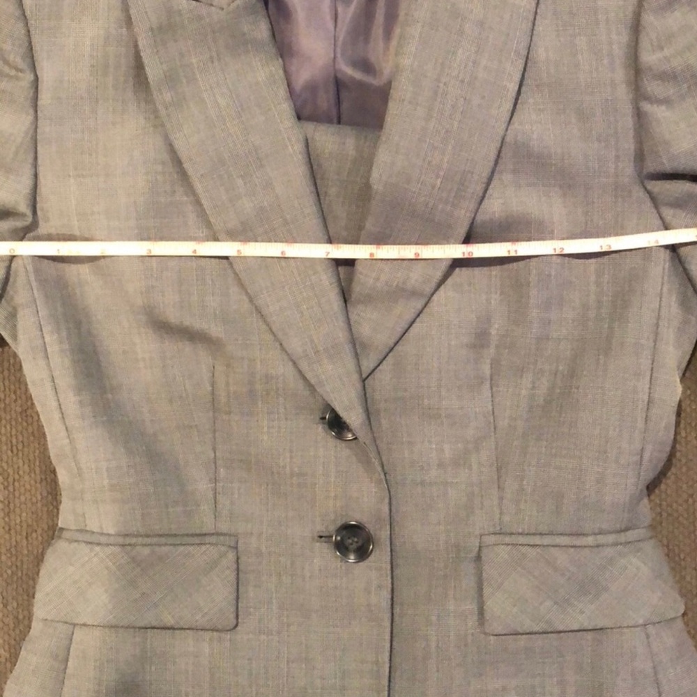 Tahari pants and blazer suit. - Picture 3 of 7